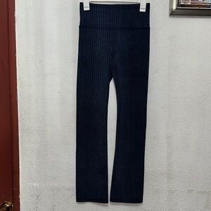 Black Ribbed High-Waisted Leggings ATLETA